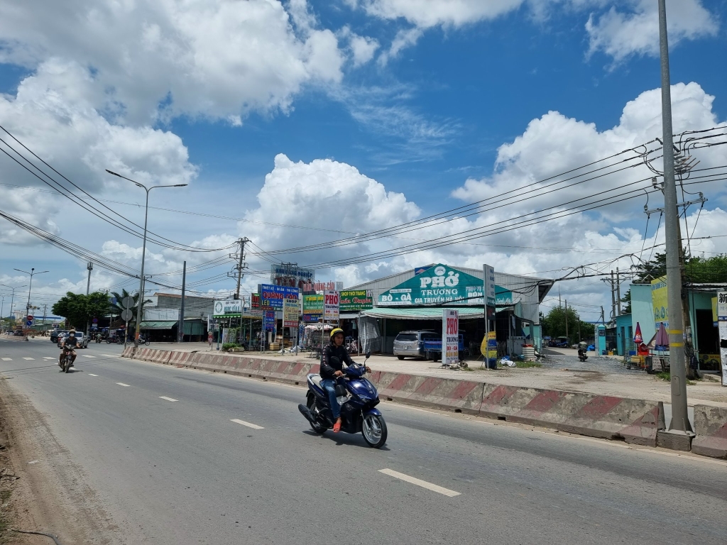 Kho Xưởng Đức Hòa 2.600m² - Hoạt động Ngay, Container Thuận Tiện!