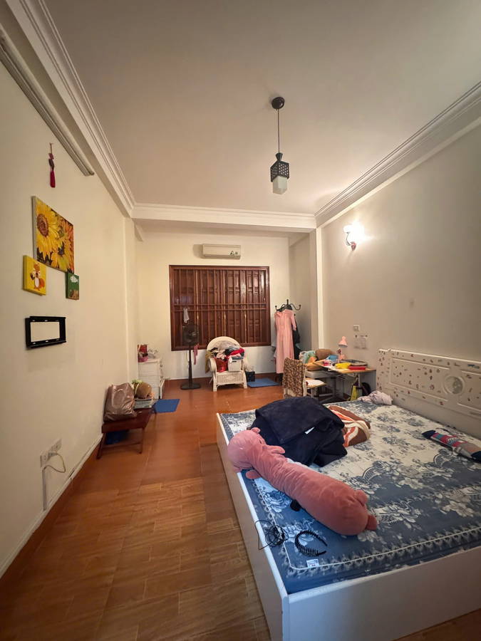 Nhà Riêng Cầu Giấy 60m² - Vị trí đẹp, Sổ đỏ sẵn sàng!