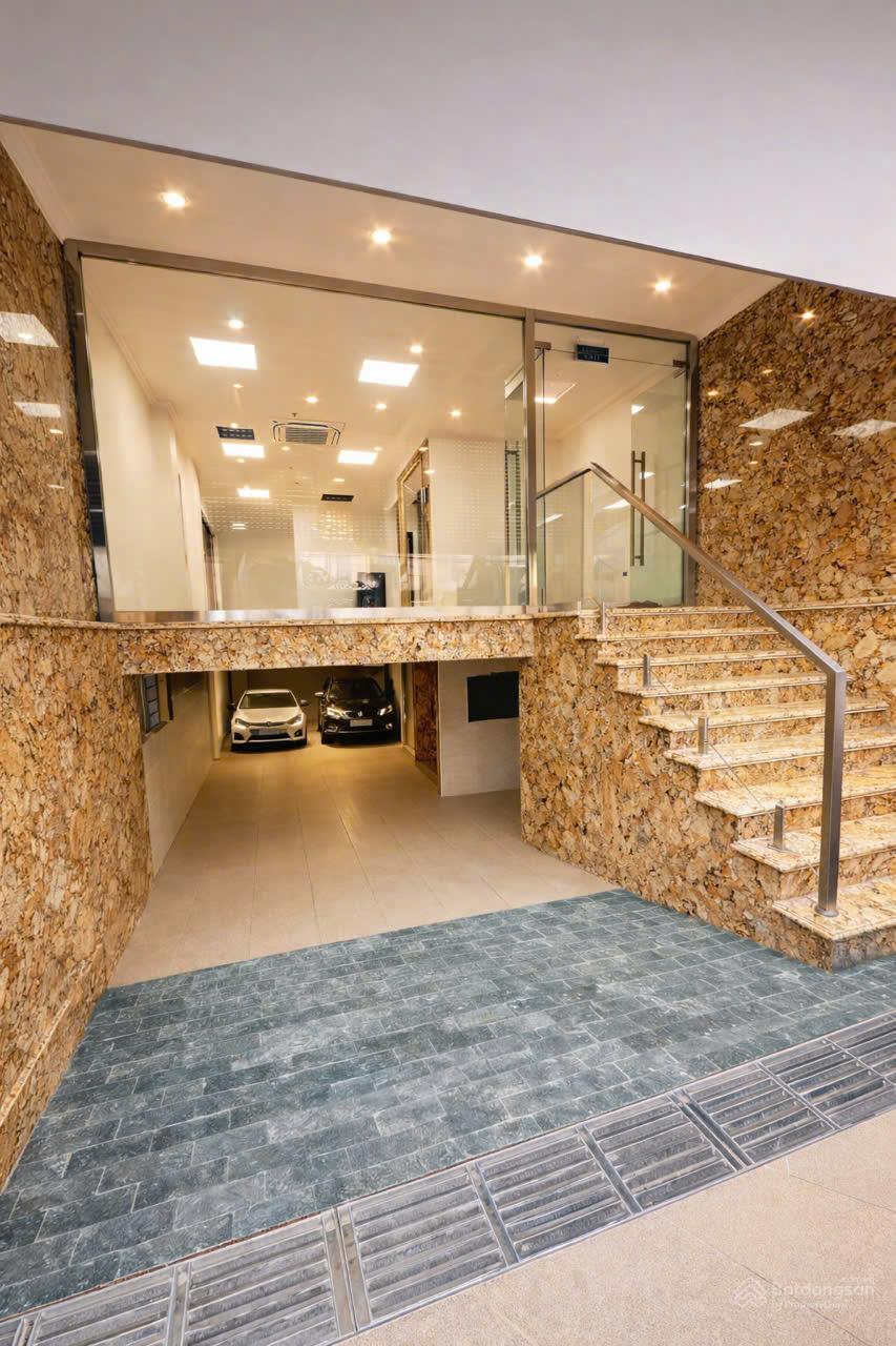 Chính chủ bán tòa CHDV Thanh Xuân 8 tầng, dòng tiền 1.2 tỷ/năm