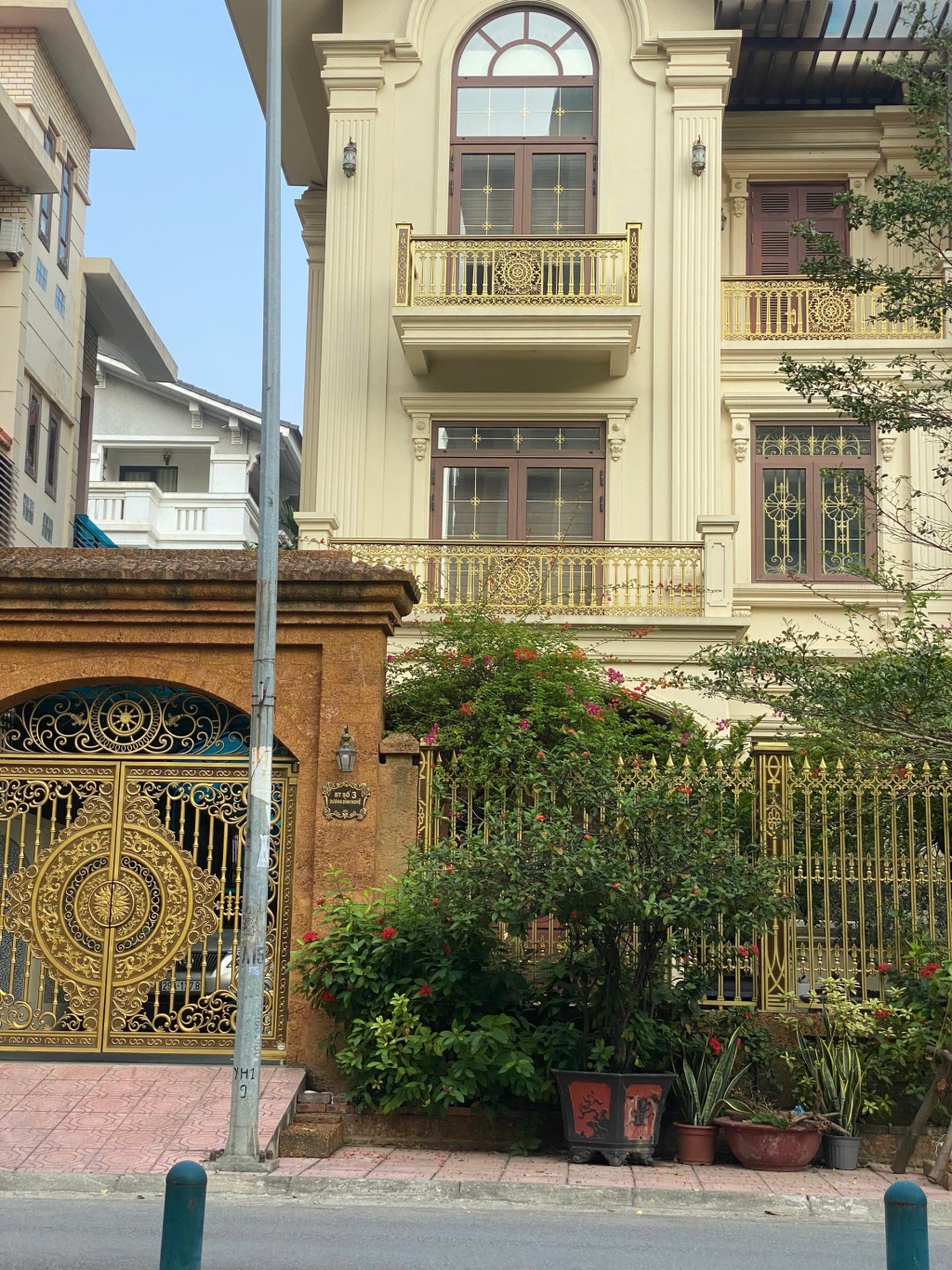 Cho thuê biệt thự Mỹ Đình 2 200m² - View công viên, ô tô tránh