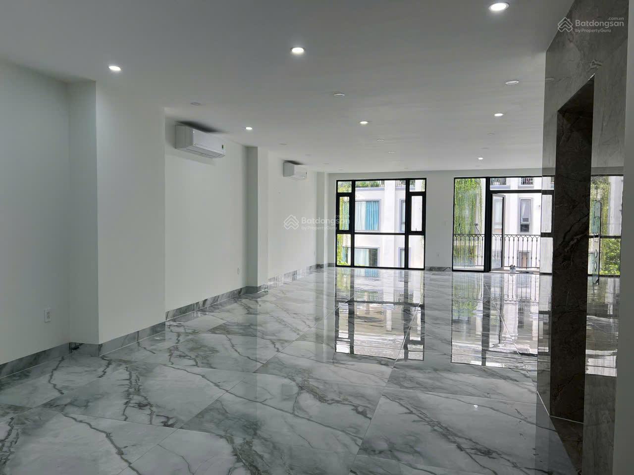 Cho thuê văn phòng Vạn Phúc City 147m² - Sàn trống, nhà mới, 13 triệu/tháng