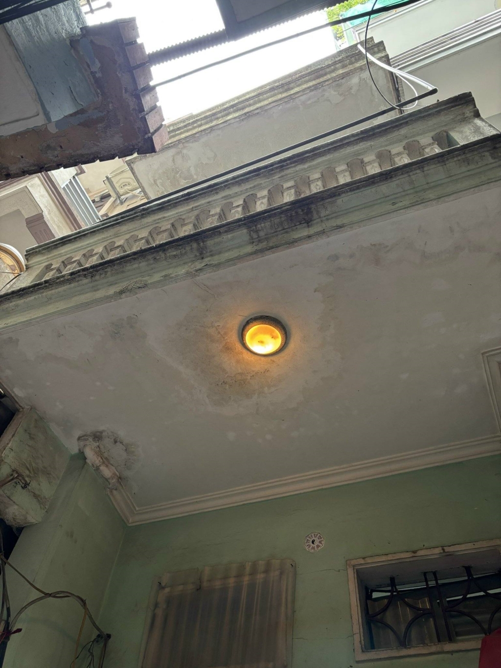 Nhà Phố Kim Hoa 43m² - Sổ Đỏ Chính Chủ 8.3 Tỷ, Sát Ngã Tư Đắc Địa