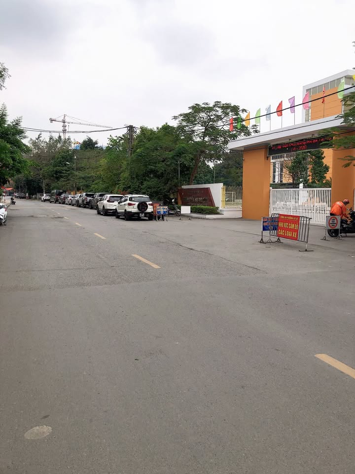 Nhà riêng 40m² Phố Gia Quất Bồ Đề - Lô góc ô tô tải đỗ cửa!