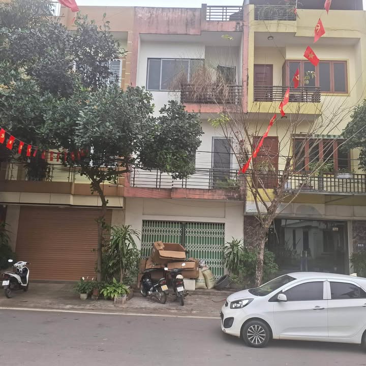 Nhà 3 tầng Nguyễn Cảnh Chân 95m² - Sổ đỏ, gần bến xe, chợ