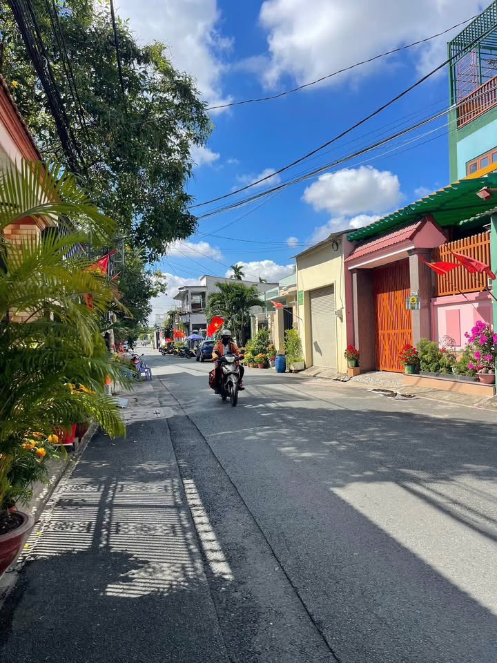 Nhà riêng Lã Xuân Oai, Thủ Đức 160m² giá 11.9 tỷ - Sổ hồng sẵn!