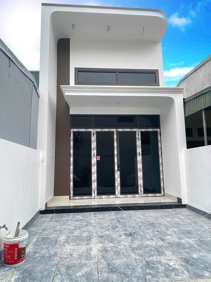 Nhà riêng Quảng Thành 85m² - Ô tô đỗ cửa, giá 2.45 tỷ!