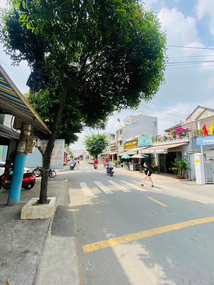 Nhà phố 105m² Đường 35 Thủ Đức - Mặt tiền kinh doanh, bán gấp!