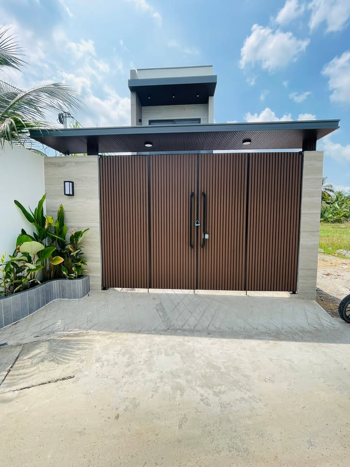 Nhà Phố Mỹ Tho 140m² - Sổ Hồng Riêng - Hướng Đông Tỷ 3.15