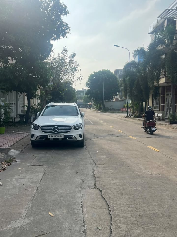 Nhà riêng Dĩ An 108m² 11.2 tỷ - Ô tô vào tận nhà!