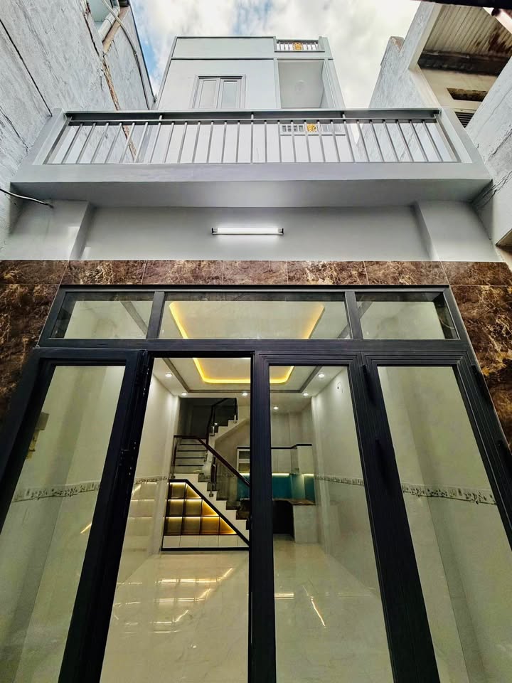 Nhà 33m² Kênh Tân Hóa, Tân Phú - 3 Lầu, Hướng Đông, Giá 5.15 Tỷ