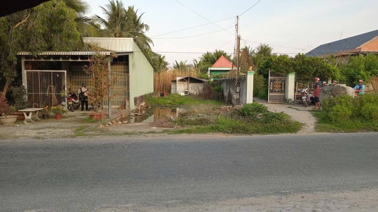 Mặt Tiền Kinh Doanh 138m² Vĩnh Long - Giá 2 Tỷ, Sổ Sẵn