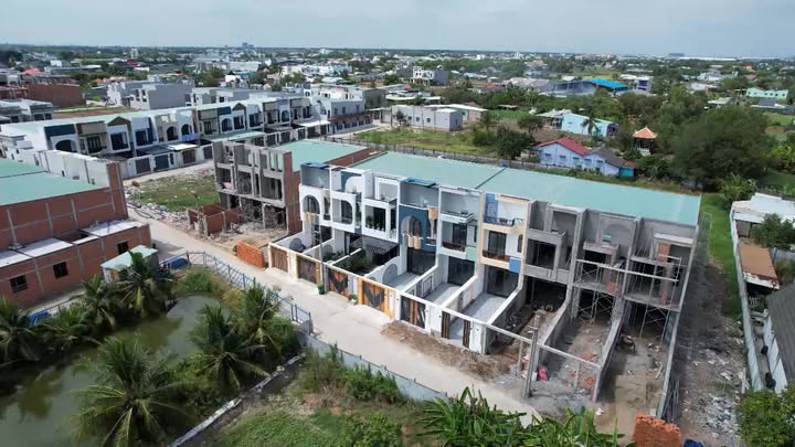 Villa Sân Vườn 425m² Full Thổ Cư Long An - Giá 7.2 Tỷ