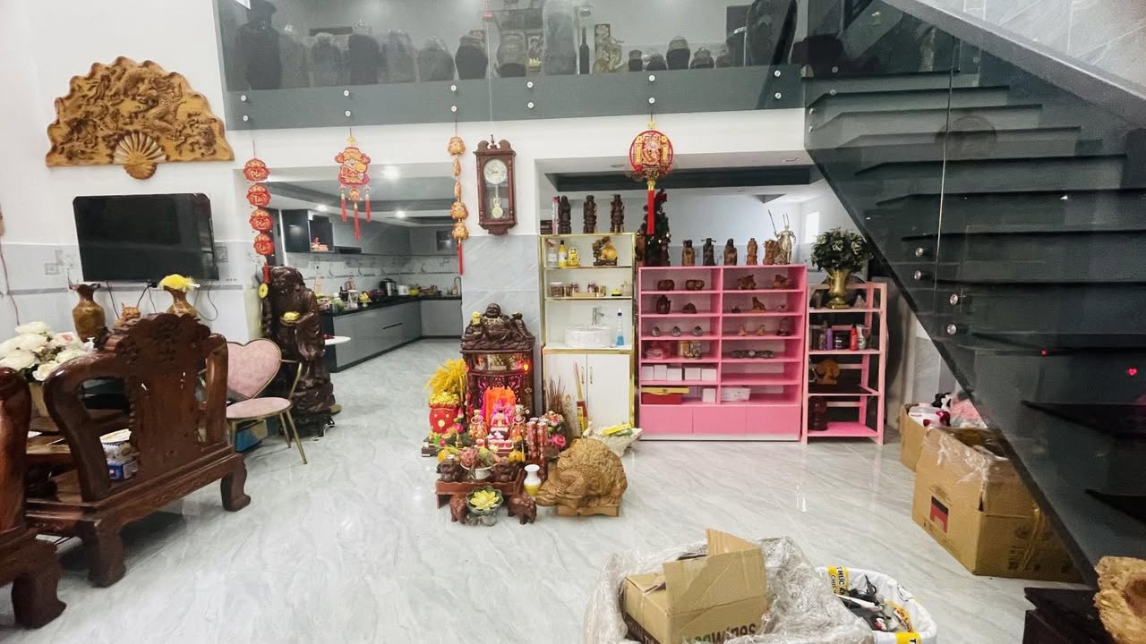 Nhà Quận 6 105m² Nở Hậu Tài Lộc - Chỉ 7.4 Tỷ!