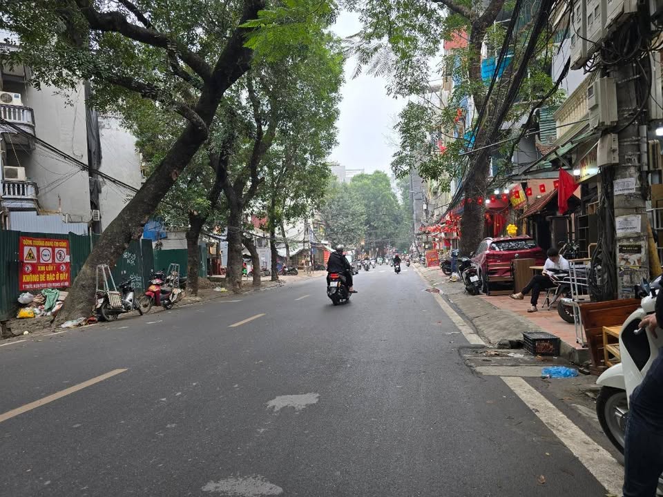 Nhà Mặt Phố Lãnh Trạch 95m² - Kinh Doanh Sầm Uất - 50 Tỷ