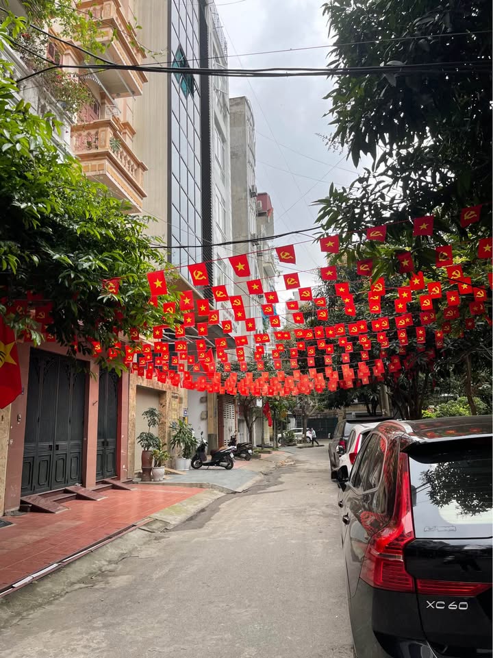 Nhà riêng Hoàng Mai 65m² nhỉnh 9 tỷ - Ô tô gần nhà, sổ hồng sẵn!