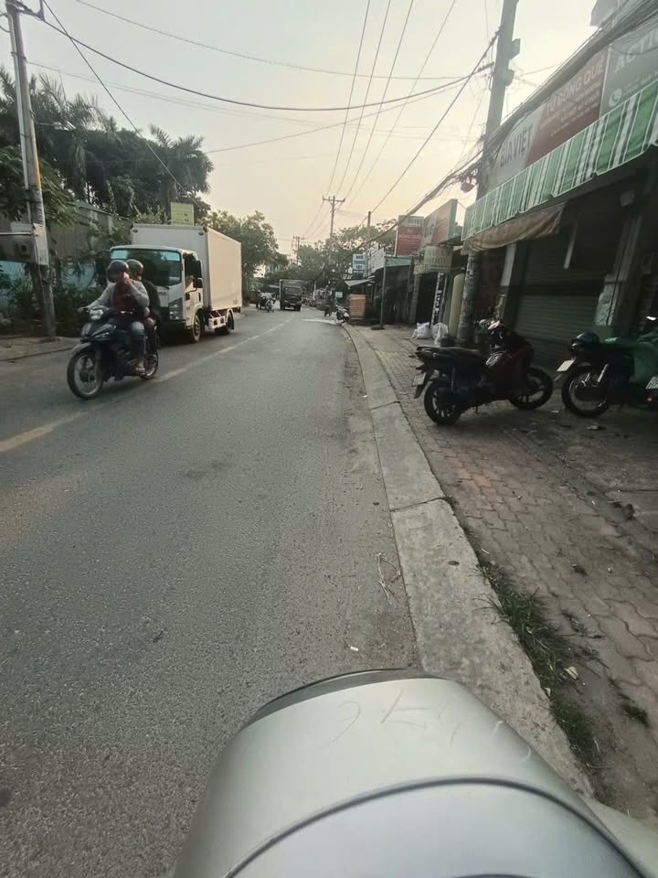 Nhà Mặt Tiền Tân Xuân 2, Hóc Môn 100m² - Kinh Doanh Tốt, 5.5 Tỷ