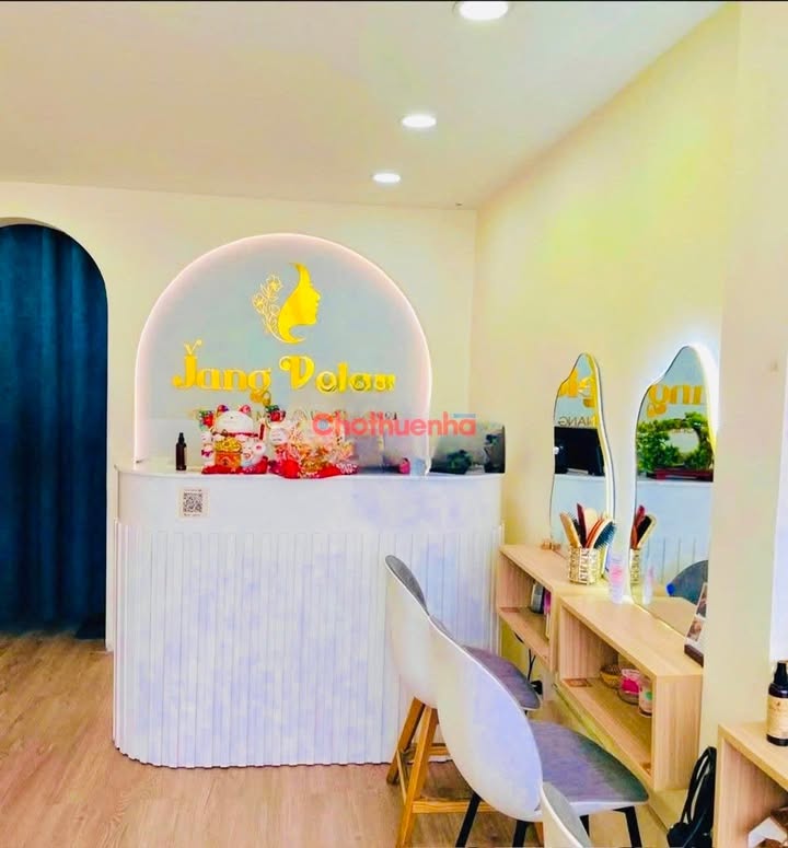 Nhà Phố Trần Nhân Tôn Quận 10 - 52m² giá 20 triệu - Mặt tiền kinh doanh đắc địa!