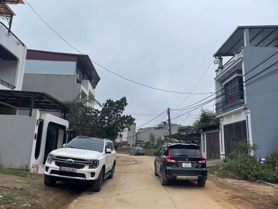 Đất Vàng Yên Bái - 100m² Mặt Tiền Đôi, Sổ Đỏ Vuông Vắn, Giá 20 Tỷ