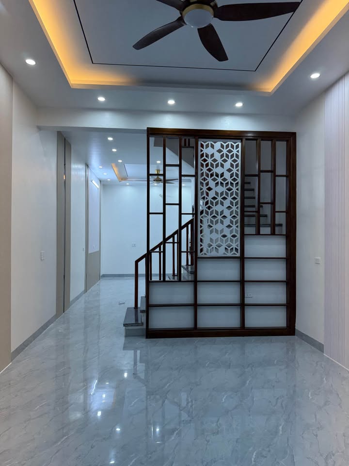 Nhà 3 Tầng Trần Thái Tông, 62m², Hướng Nam - Giá 3.28 Tỷ