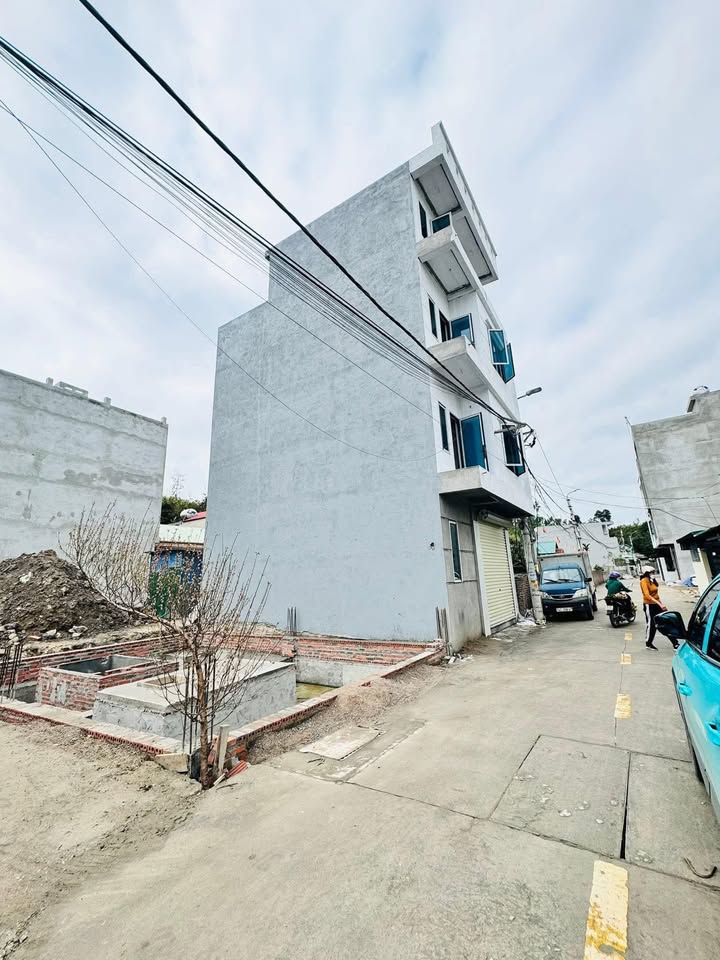 Bán Nhà 4 Tầng Phường Thanh Sơn, Uông Bí - 54.7m², Ô Tô Đỗ Cửa