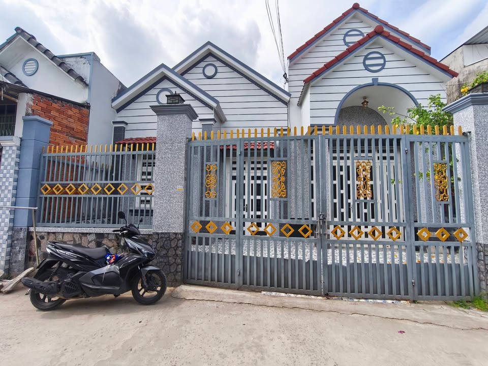 Nhà Trệt 152m² Hẻm Hoàng Quốc Việt, Cần Thơ - Giá 4.2 Tỷ, Tách 2 Căn