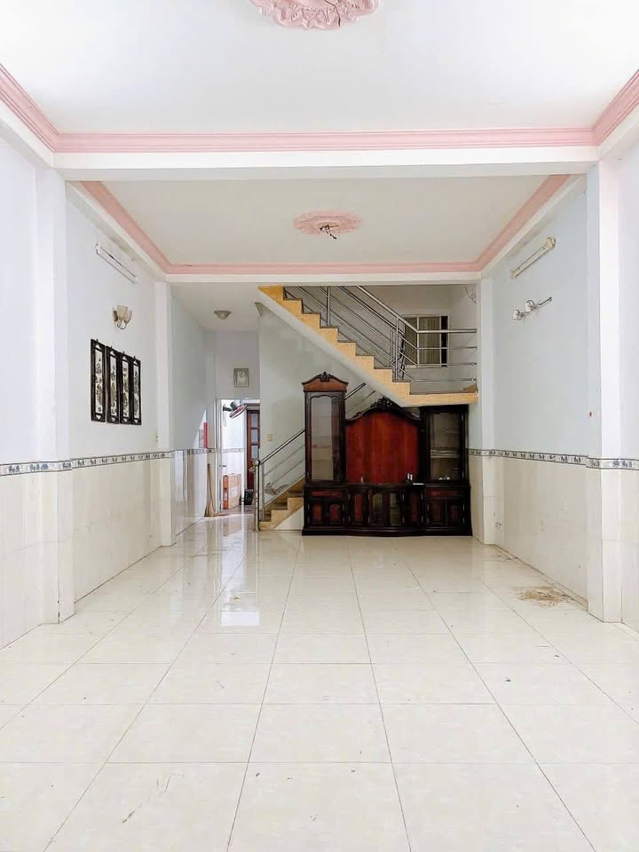 Nhà Riêng Bình Tân 81m² giá 19 triệu - Hẻm 10m Ô tô Vào Tận Nhà