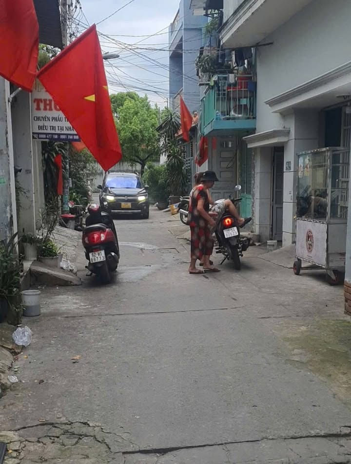 Nhà Hóc Môn Trung Chánh 30m² 2.05 tỷ - Sổ hồng sẵn, vào ở ngay!