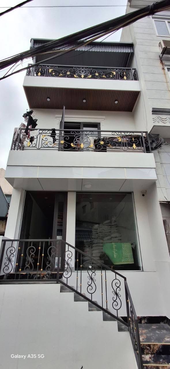 Nhà riêng Cẩm Phả Trần Phú 130m² giá 4,1 tỷ - Ô tô vào sân