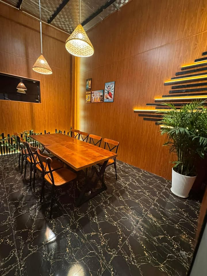 Mặt bằng nhà hàng Huỳnh Thúc Kháng 800m² 120tr - Mặt tiền kinh doanh