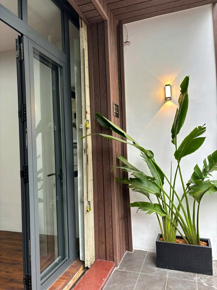 Nhà Mặt Tiền Huỳnh Thúc Kháng 70m², 4 Tầng - Kinh Doanh Đắc Lợi