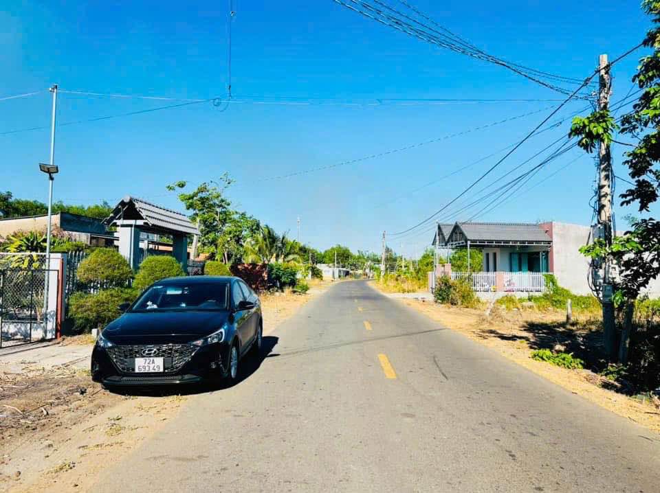 Đất nền Đất Đỏ 241m² - Mặt tiền Nguyễn Huệ, sổ đỏ chính chủ!