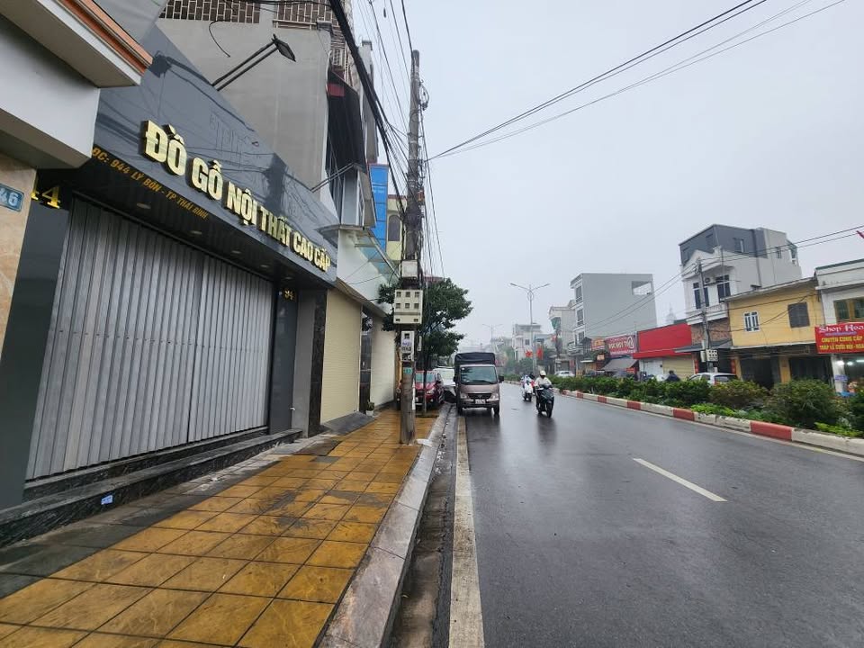 Nhà Mặt Phố Lý Bôn 110m² - Kinh Doanh Đắc Lợi Gần Tổ Hợp Y Tế Hưng Yên