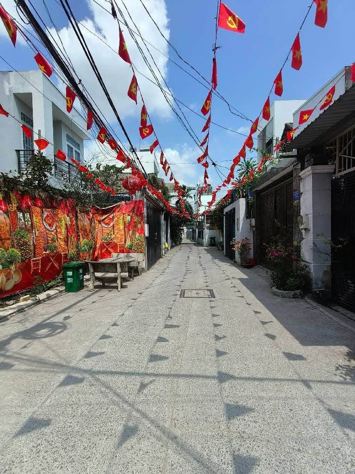 Nhà 5 Tầng Hẻm Ô Tô Đ. Đinh Phong Phú, TP. Thủ Đức - 75m² Giá 8.2 Tỷ