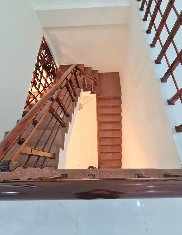 Nhà Mặt Tiền Trần Thái Tông 100m² - Vị Trí Đắc Địa, Kinh Doanh Ngay!