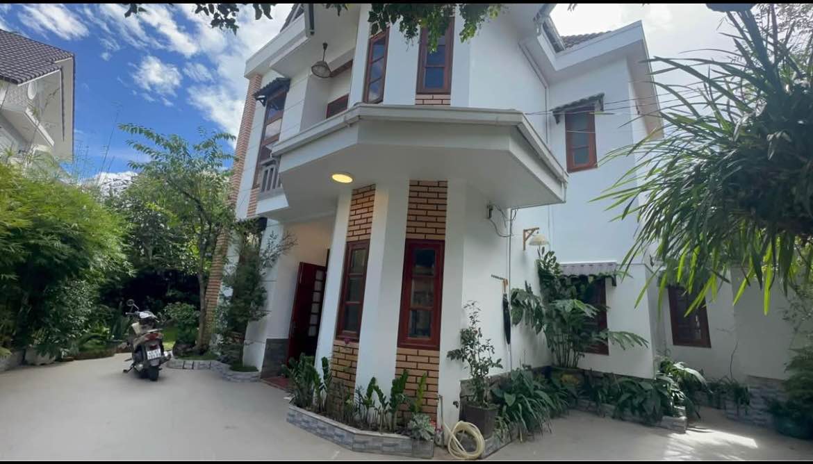 Biệt thự Ma Trang Sơn Đà Lạt 23 triệu/tháng - Sân vườn rộng thoáng!