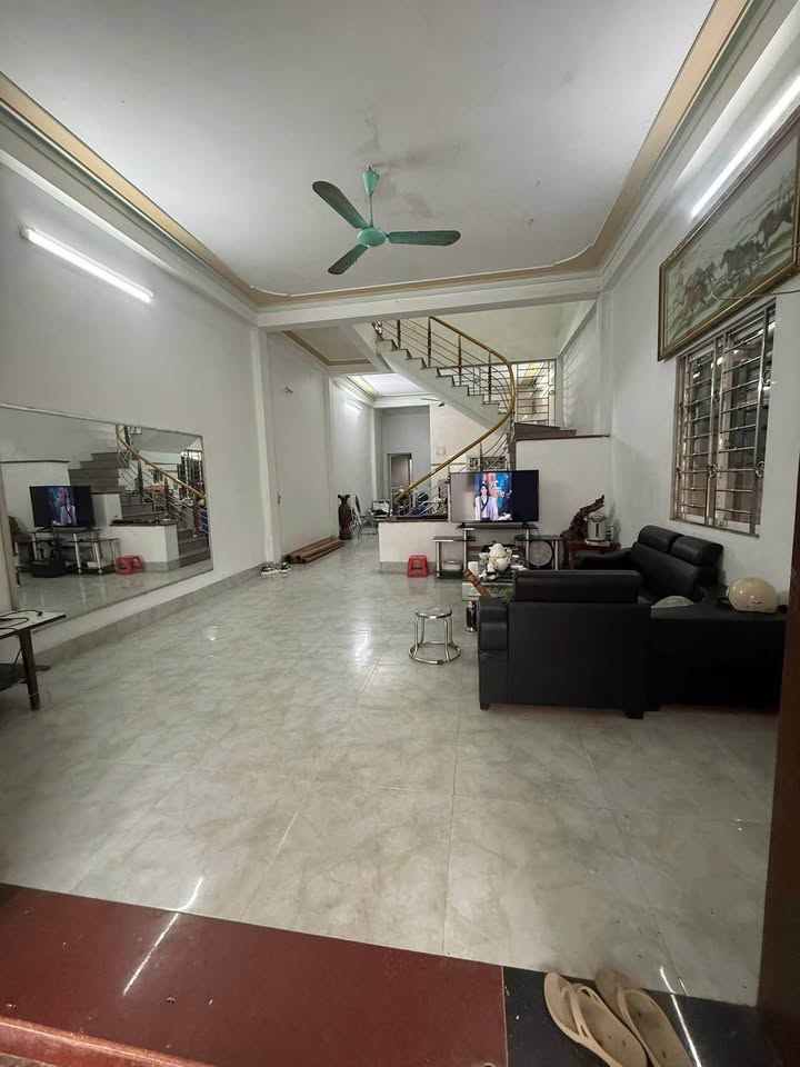 Nhà 2 Tầng Phố Hai Bà Trưng 159.6m² - Giá Tốt Hiếm Có!