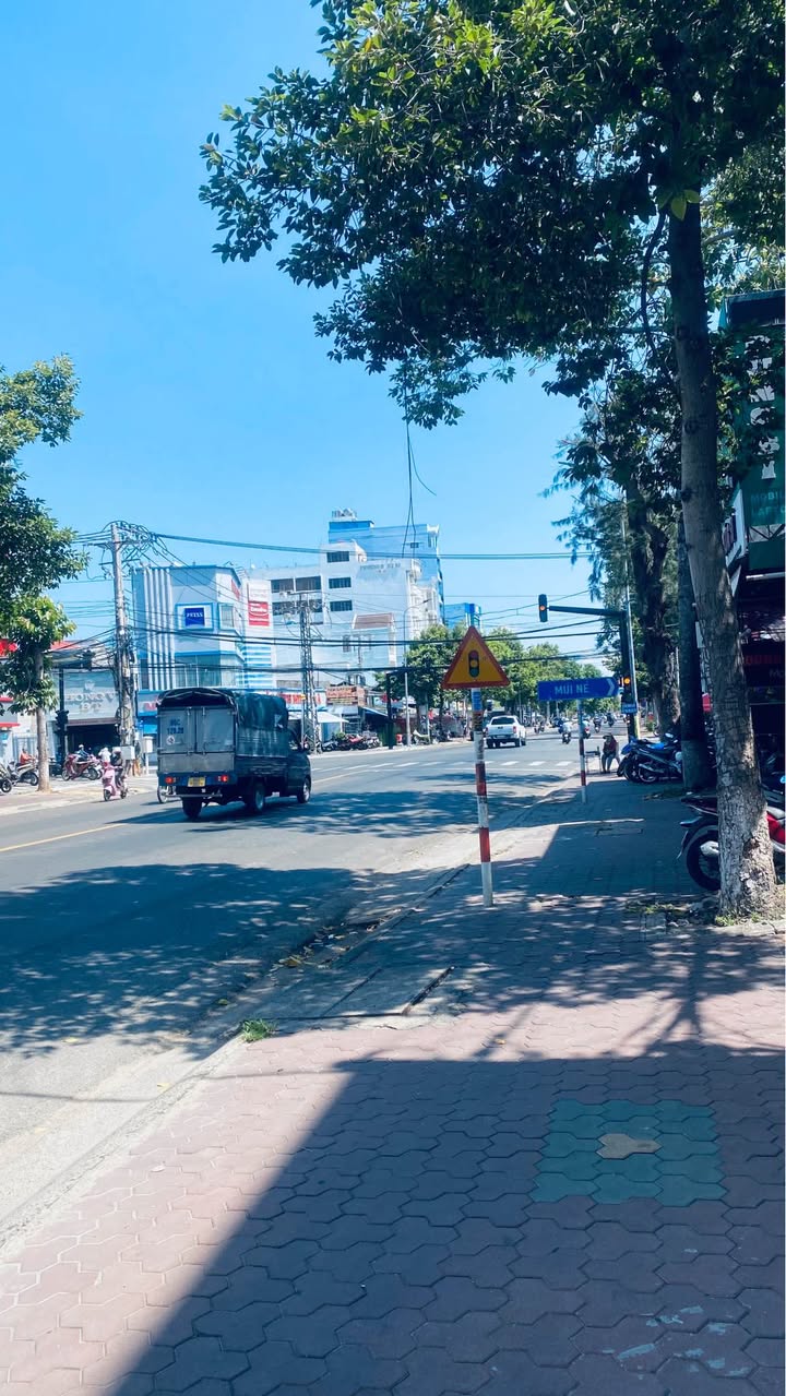 Nhà 5 Tầng Mặt Tiền Trần Hưng Đạo, Phan Thiết - Kinh Doanh Đỉnh Cao