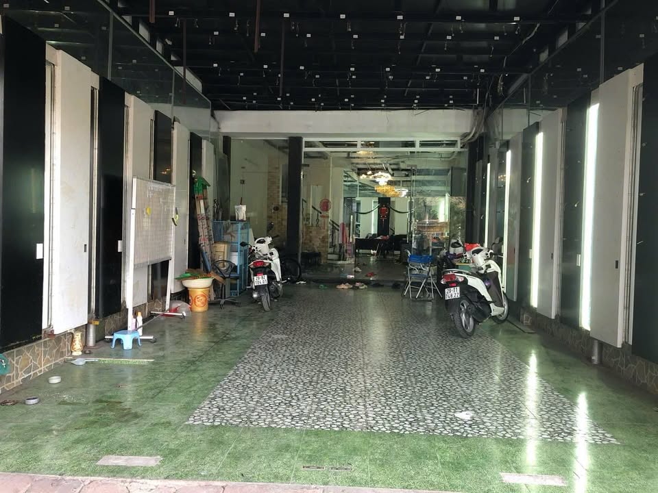 Mặt bằng kinh doanh Nguyễn Đình Hoàn 582m² - Kinh doanh đa năng!