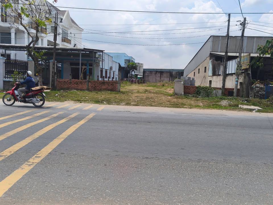 Đất thổ cư mặt tiền DT.835A, Cần Giuộc - 705m² giá 15 tỷ