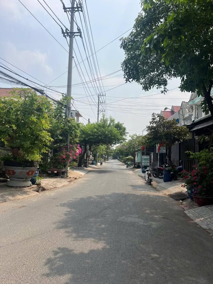 Nhà Riêng Dĩ An 100m² - Vị trí vàng, giá tốt hiếm có 5 tỷ!