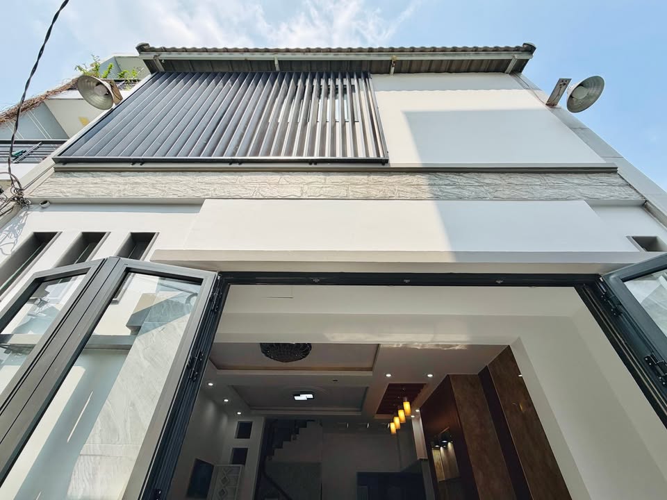 Nhà 5.3m x 10m Gò Vấp - 4PN, Sổ Hồng, Gần CV Làng Hoa