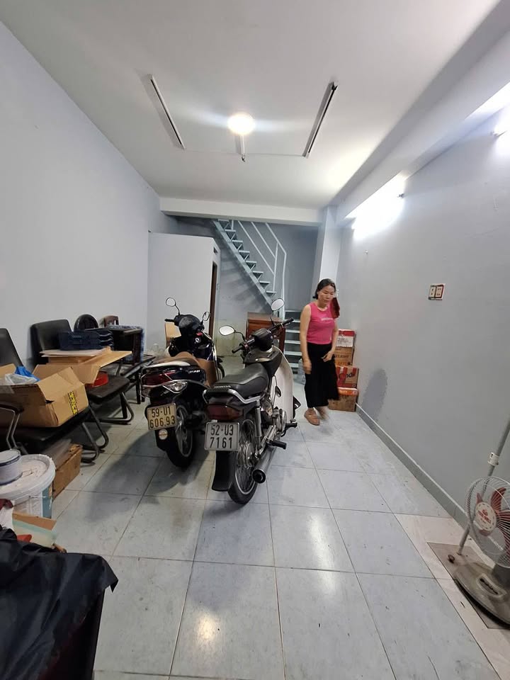 Nhà Phố Quận 10 37m² giá 11 triệu - Mặt tiền kinh doanh đắc địa!