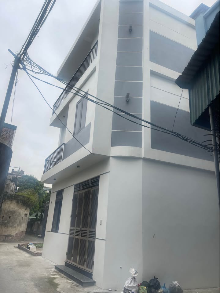 Nhà 3 Tầng Lô Góc Vũ Phúc 40m² - Thiết kế Hiện đại, Ô tô vào tận nhà