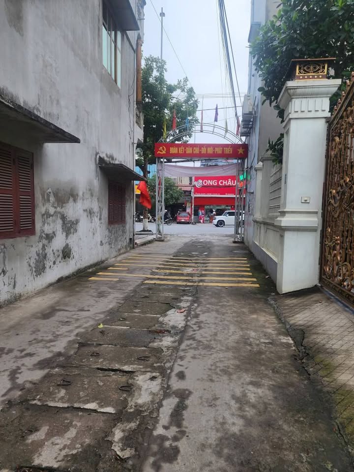 Bán Nhà 2 Tầng 1 Tum Căn Góc Phố Mới Quế Võ, 81m² - 4 Tỷ