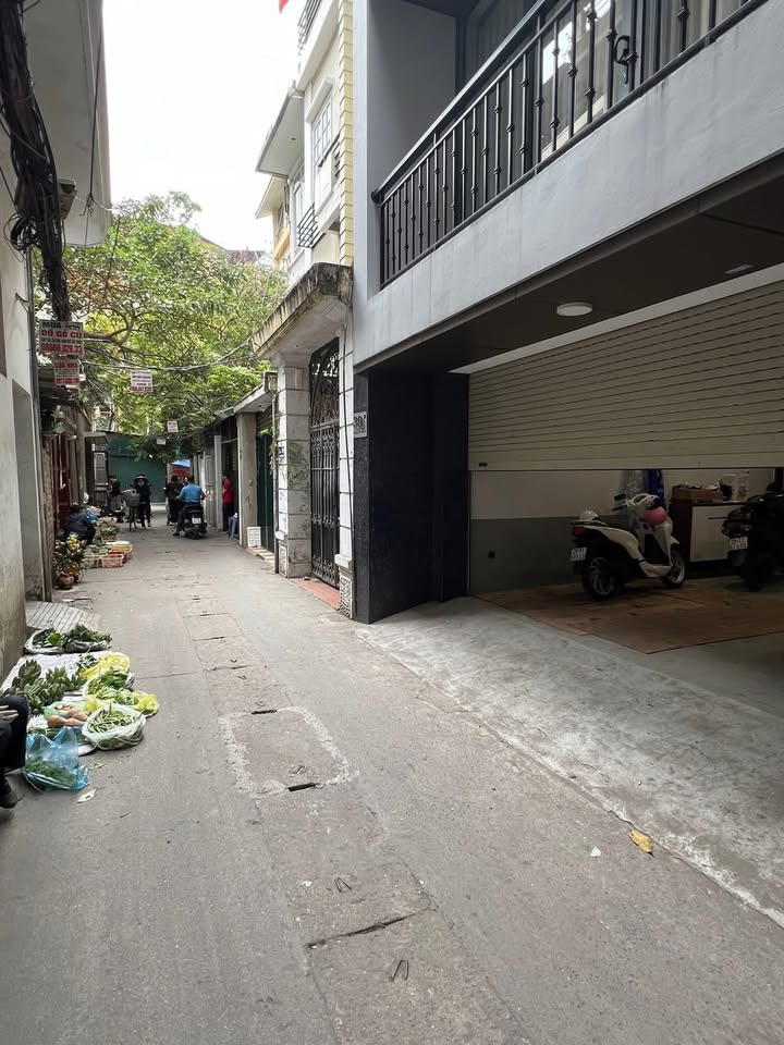 Nhà Riêng Ba Đình 97m² - Ô tô vào tận nhà, Sổ đỏ vuông đẹp