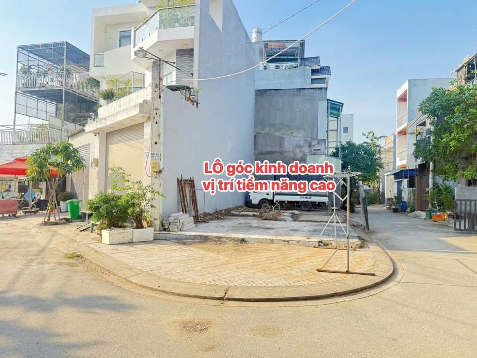 Nhà Phố Lô Góc Thủ Đức 105m² giá 76 tỷ - Mặt tiền kinh doanh đắc địa!