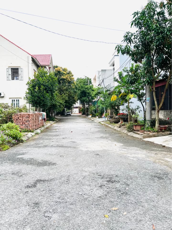 Đất nền Hưng Hà 105m² giá 2 tỷ - Sổ đỏ chính chủ, xây dựng tự do!