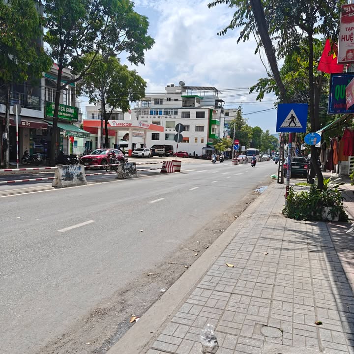 Nhà Mặt Tiền Lê Hồng Phong Nha Trang - 133m² Kinh Doanh/Ở Giá 20 Triệu/Tháng