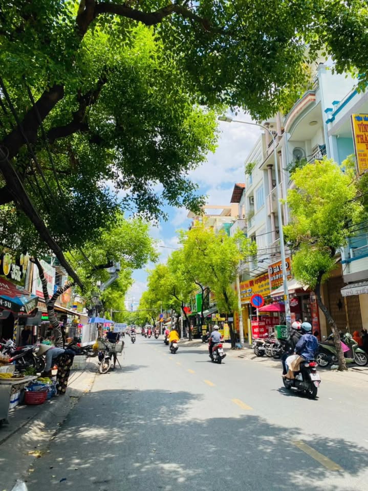 Nhà riêng Nguyễn Gia Trí 108m² - Ô tô vào tận nhà, ngang 6m hiếm!