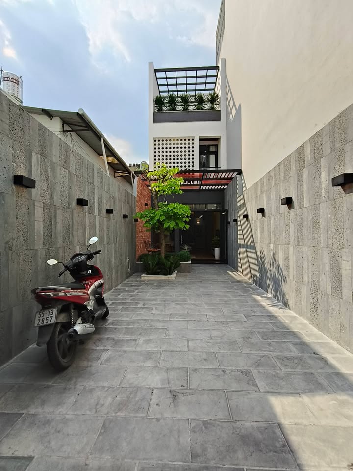 Nhà Phố Gò Vấp 120m² - 4PN, Sân Rộng, Full Nội Thất, Giá 10.9 Tỷ